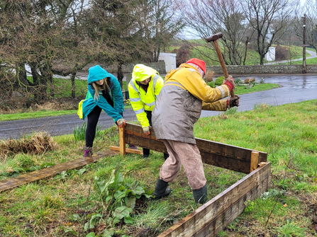 Wildlife Volunteers Making a Raised Flowerbed (cred: Rowie Burcham)